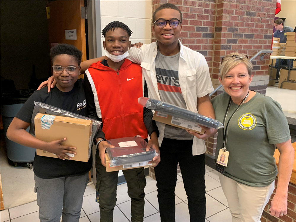 Students Receive Laptops